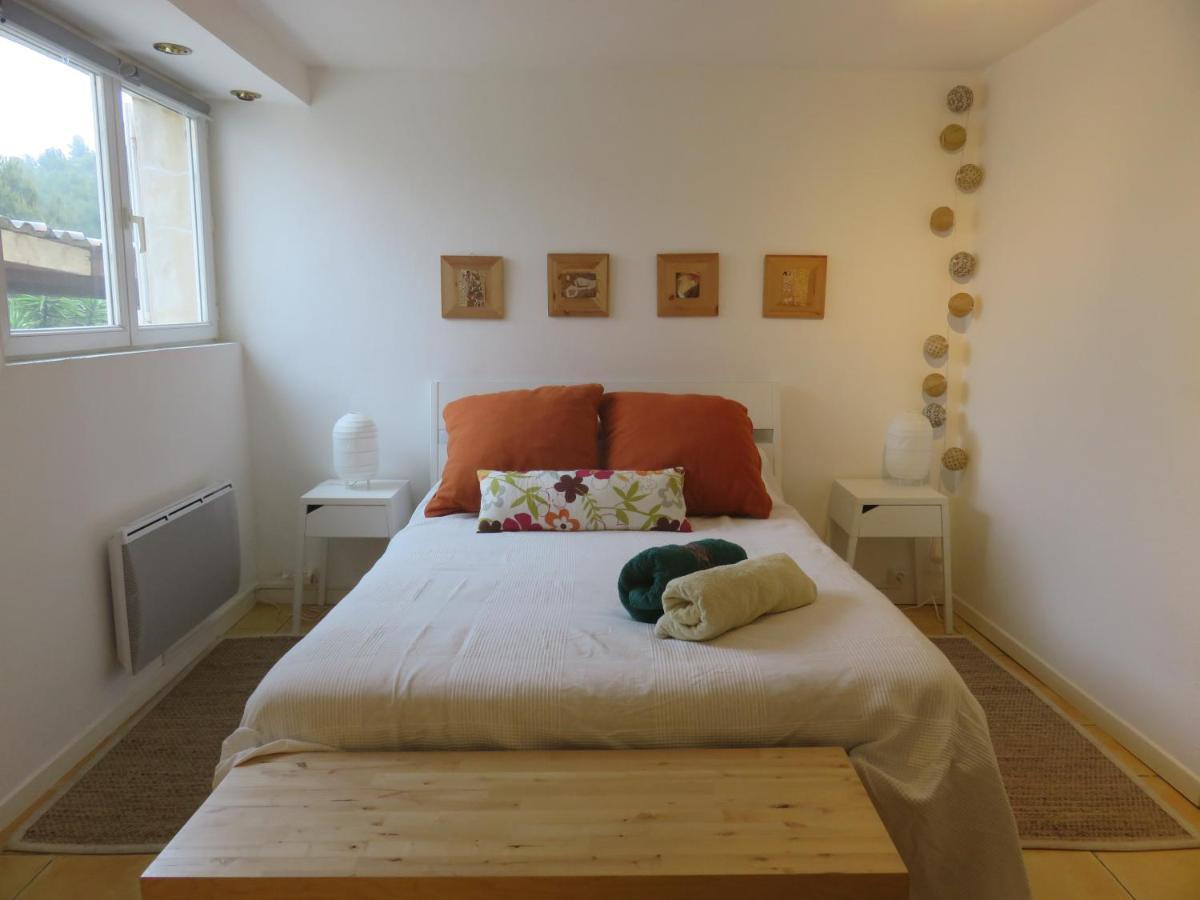 Les Mondes - Appartement Bas De Maison 앙수에-라-레돈느 외부 사진