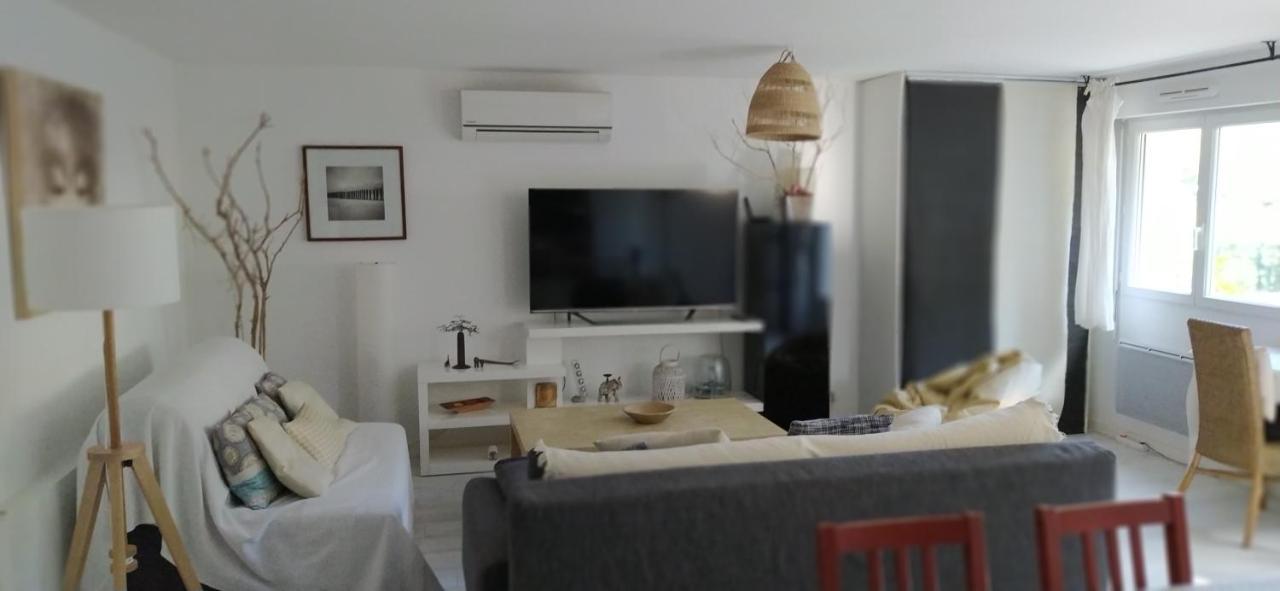 Les Mondes - Appartement Bas De Maison 앙수에-라-레돈느 외부 사진