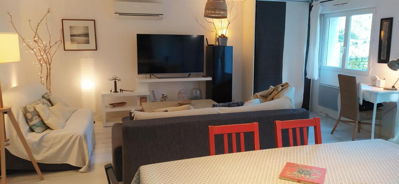 Les Mondes - Appartement Bas De Maison 앙수에-라-레돈느 외부 사진