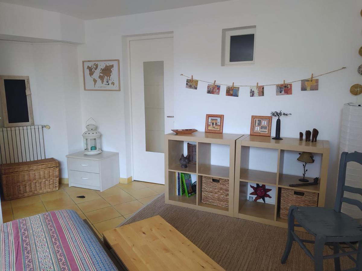 Les Mondes - Appartement Bas De Maison 앙수에-라-레돈느 외부 사진